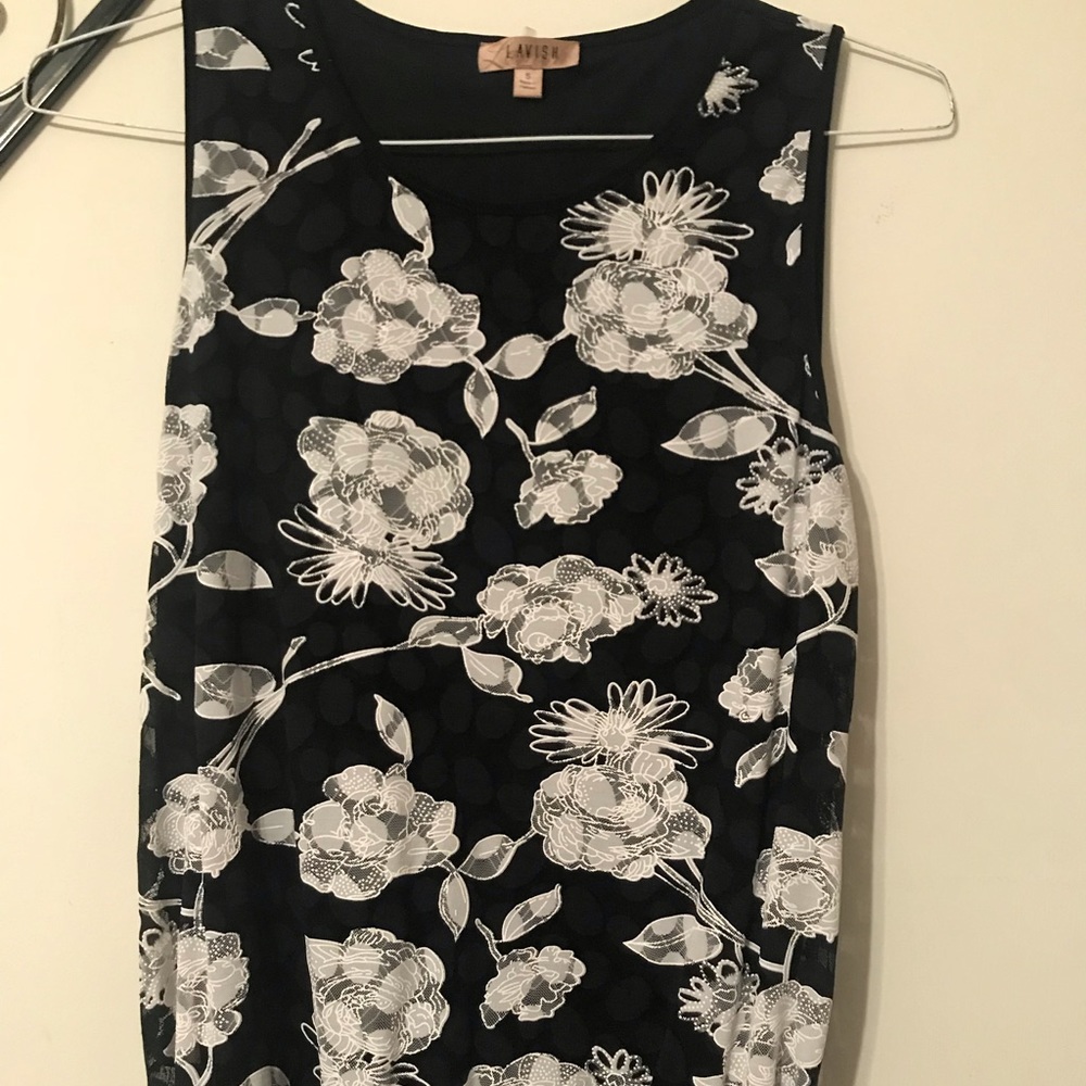 Floral sleeveless blouse!